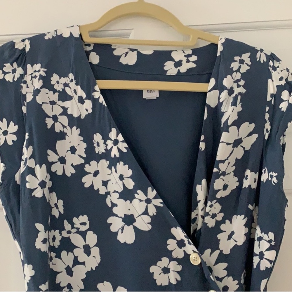 Gap wrap dress. Grayish blue with white flowers. Below the knee.